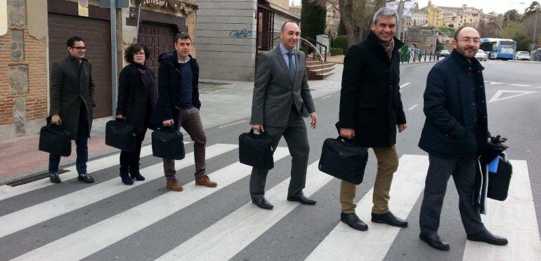 Algunos de los agentes comerciales que han recibido los ordenadores portátiles