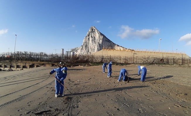 Trabajos en la playa de Santa Bárbara