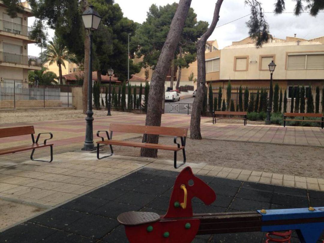 Monóvar cierra juegos infantiles en los parque municipales 