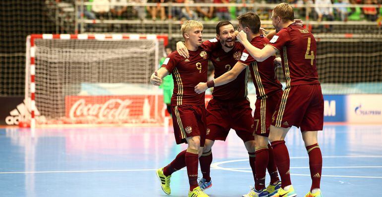 Los jugadores rusos celebran uno de los goles