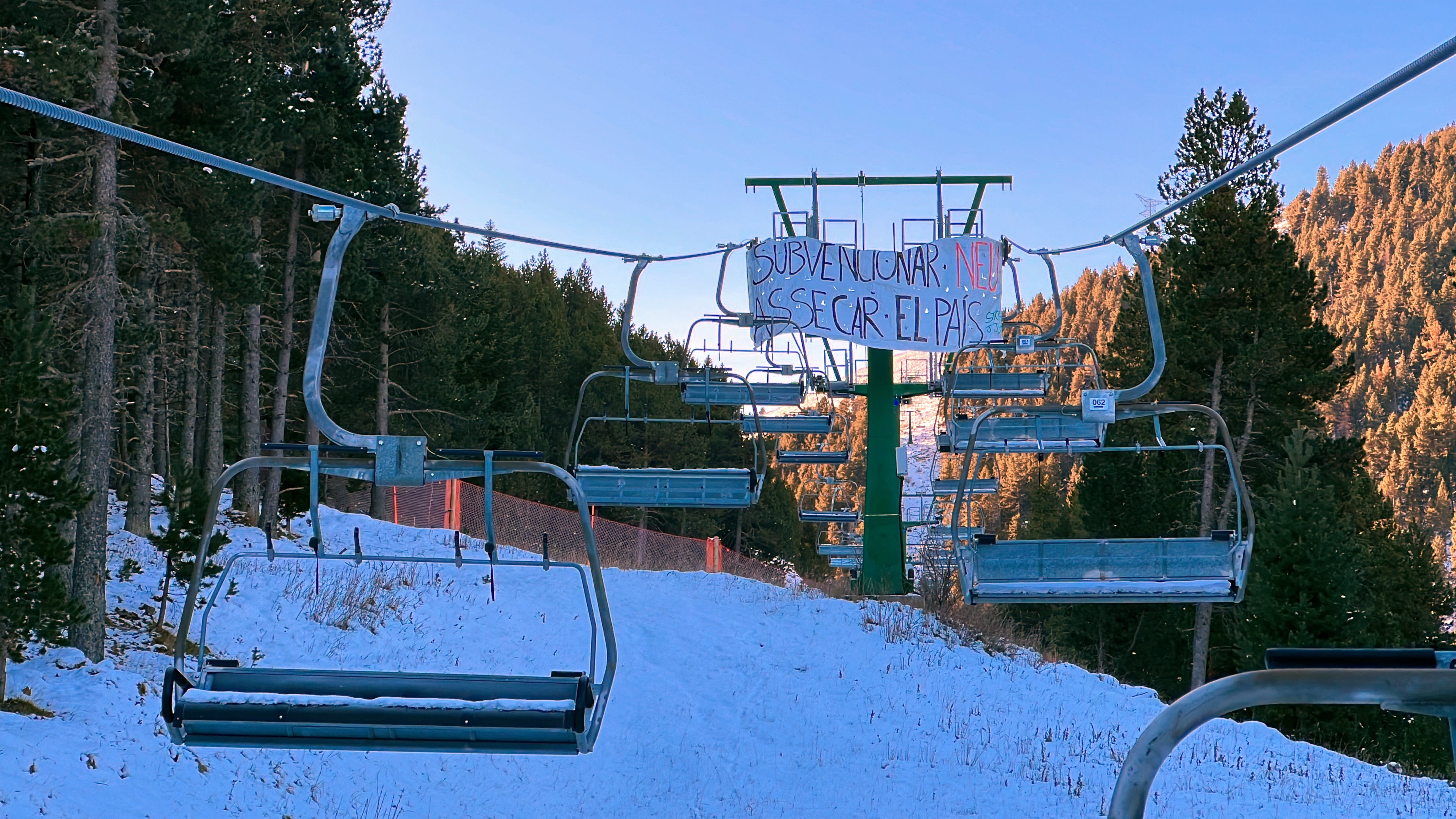 Pancarta de l'entitat Stop JJOO