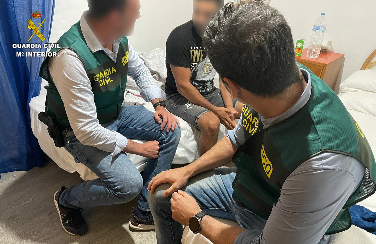 Imagen de los agentes de la Guardia Civil durante la operación Sitdown