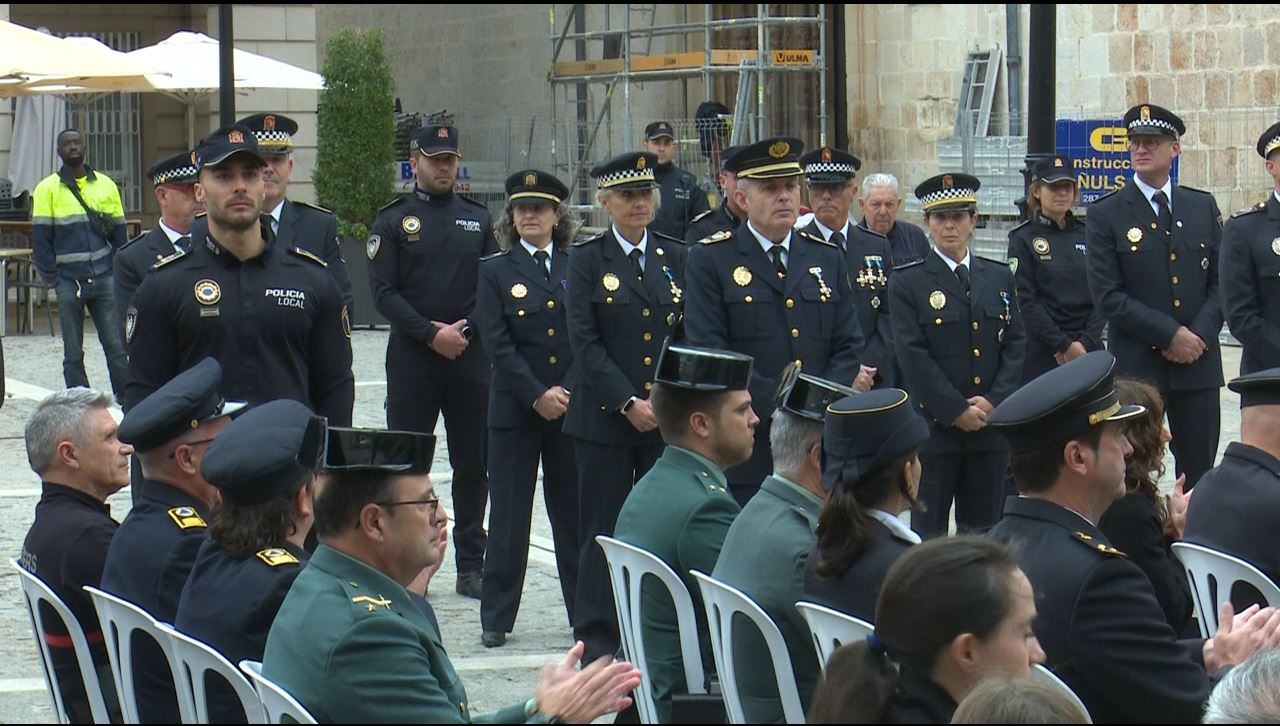 Agentes de la Policía Local de Gandia durante el acto.