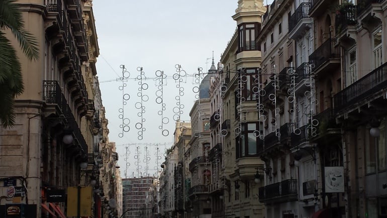 Iluminación navideña en calle la Paz