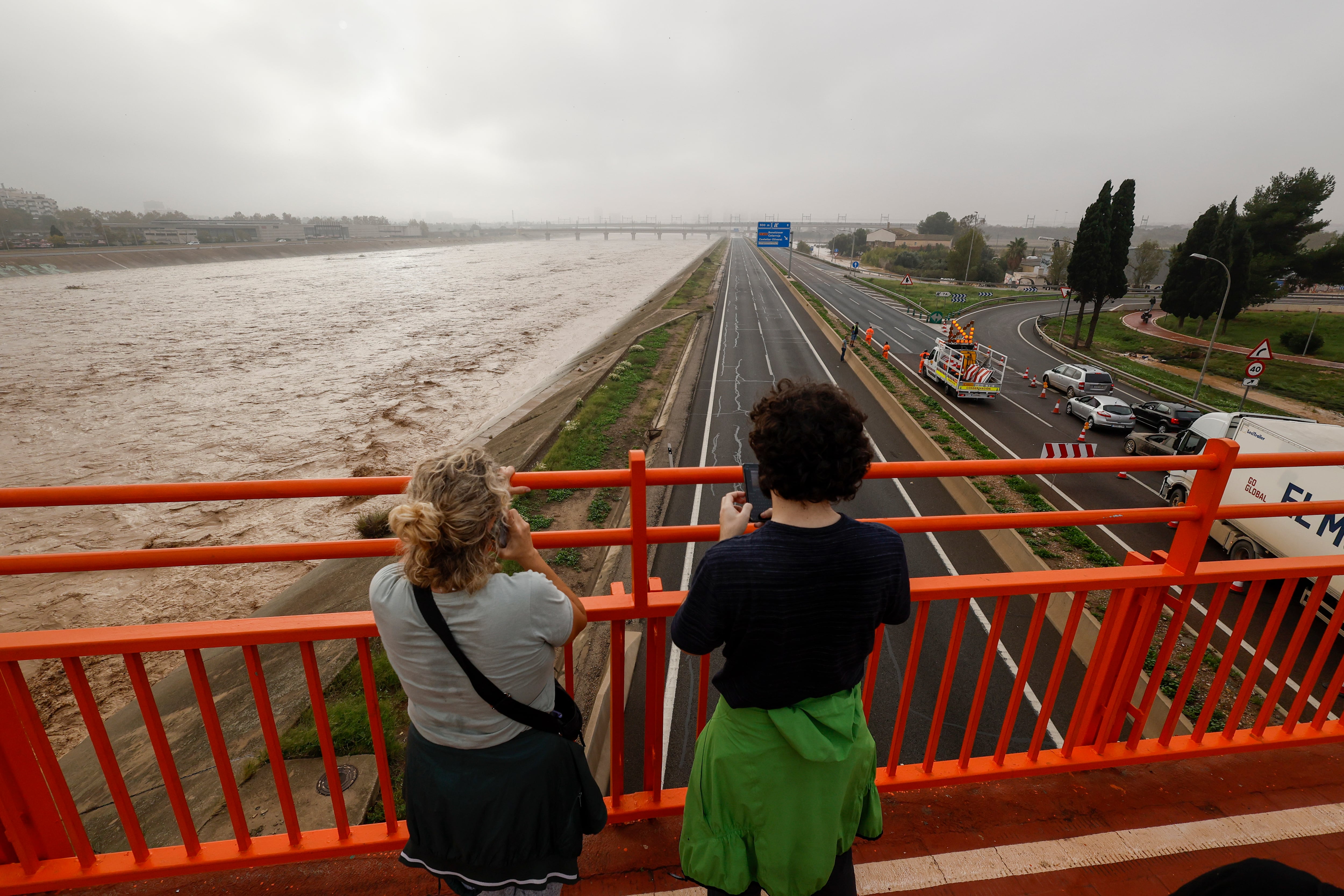 Euskadi se ofrece a Valencia para prestarle los recursos necesarios para ayudar a los afectados por la DANA