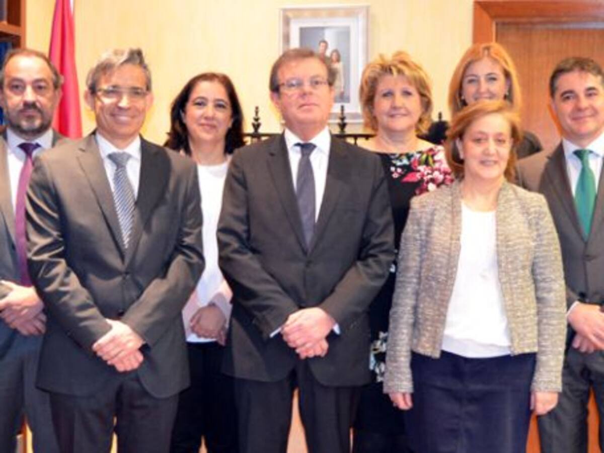 La investidura de Collado se ha celebrado en el Paraninfo de la Facultad de Derecho de Ciudad Real