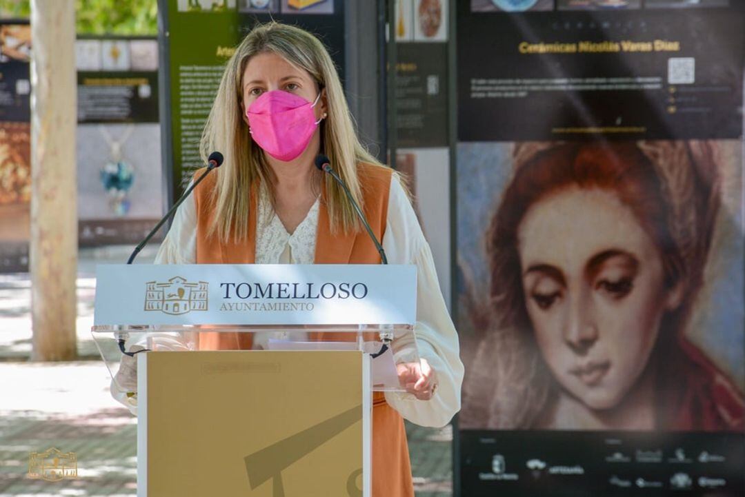 Inmaculada Jiménez durante la inauguración de una exposición el 7 de mayo