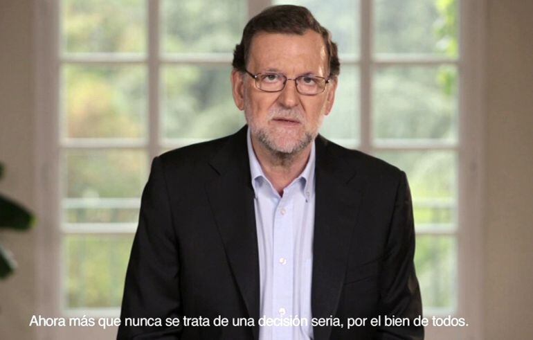 Imagen facilitada por el PP que forma parte del vídeo con el que el presidente del PP, Mariano Rajoy, ha iniciado la precampaña con un vídeo desde La Moncloa