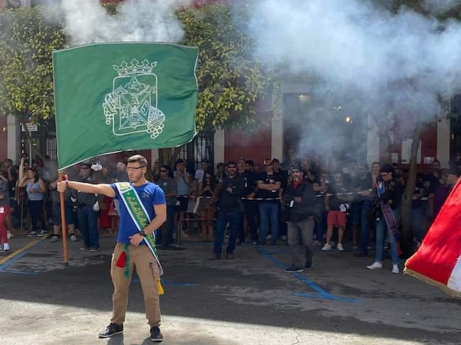 Momento del ruedo de banderas