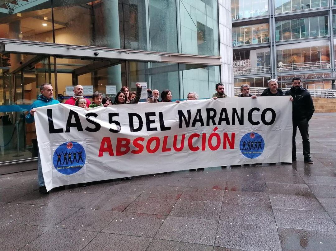 &quot;La única violencia fue la de la policía&quot;, declaran los jovenes juzgados por intentar impedir un desahucio en Oviedo