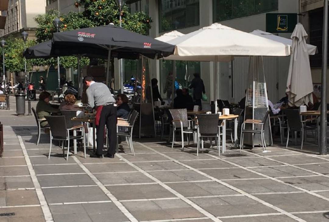 Una terraza en el centro de Córdoba (archivo).