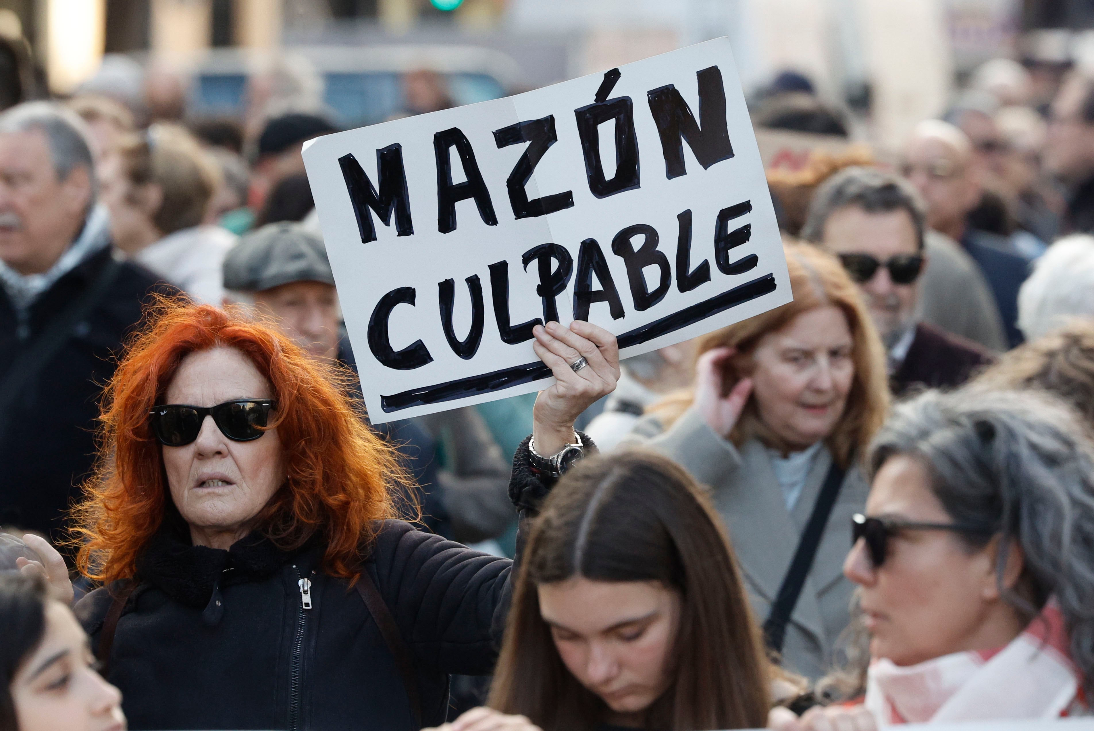 Vista de la manifestación de entidades sociales, cívicas y sindicales de la Comunitat Valenciana en la ciudad de València este domingo, para exigir el ingreso en prisión del expresident de la Generalitat Carlos Mazón 