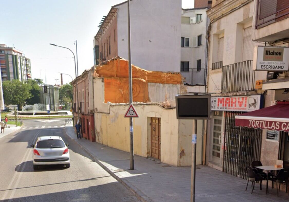 vivienda y solar contigua anter de la demolición