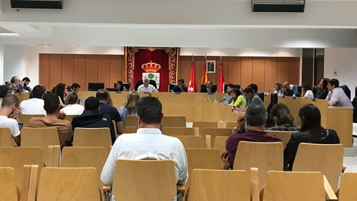 Sanse aprueba una moción en defensa del colectivo LGTBI con el voto en contra de Vox y la abstención del Partido Popular