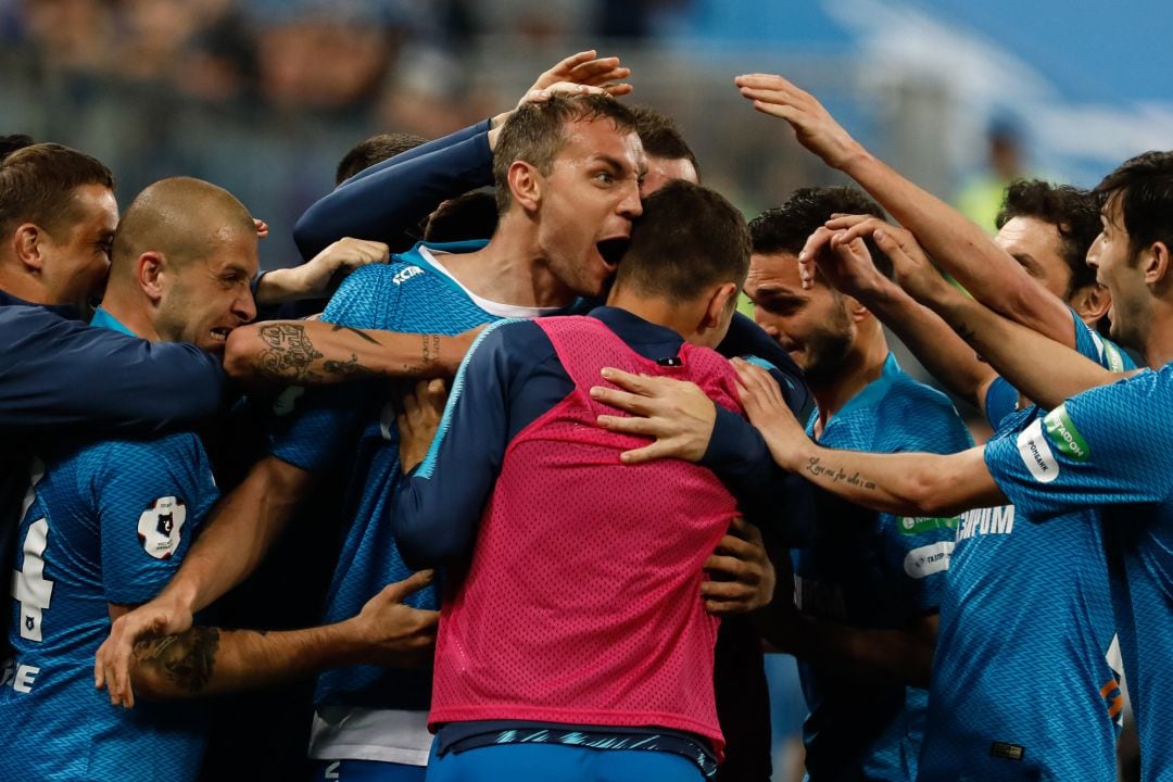 Los jugadores del Zenit celebran uno de los goles durante la liga rusa