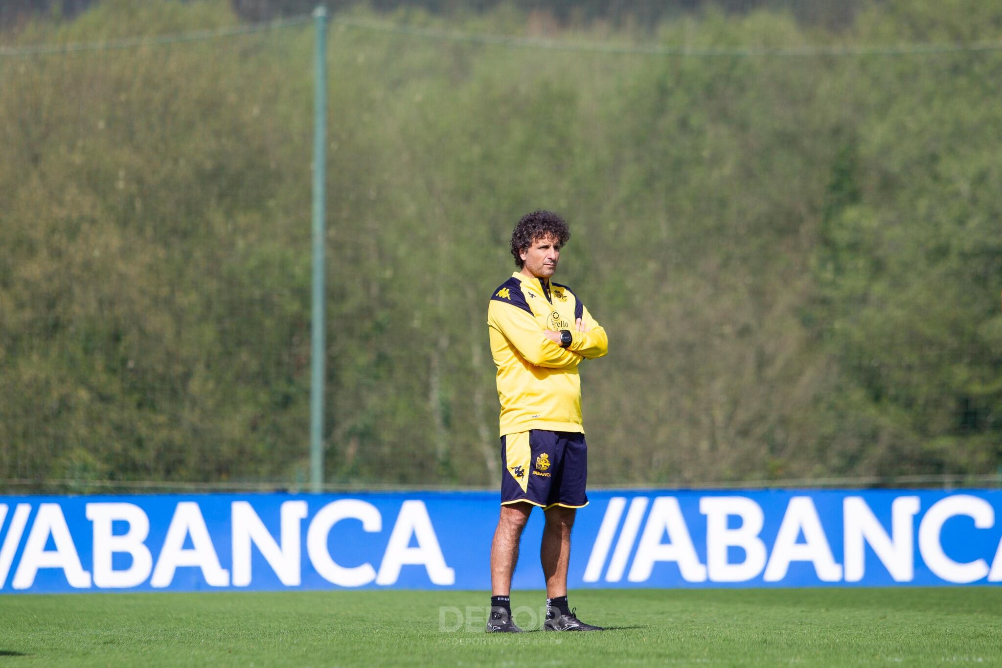 El técnico confía en la profundidad de la plantilla para suplir las bajas por tarjetas