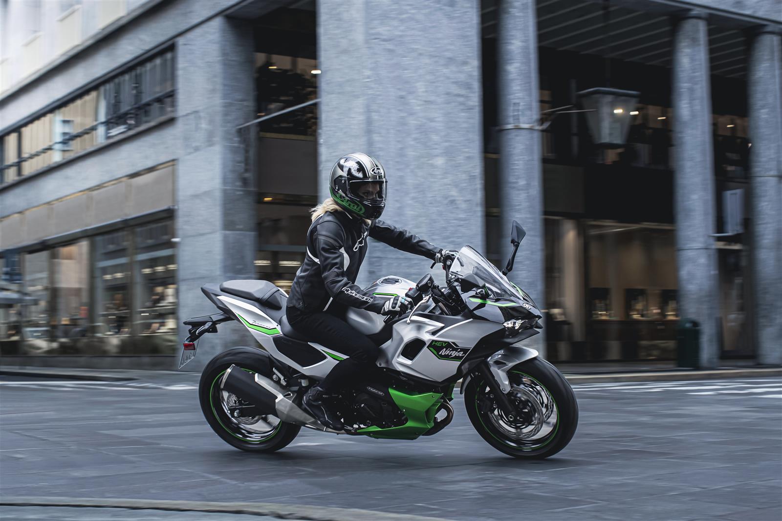 Kawasaki Ninja 7 HEV híbrida