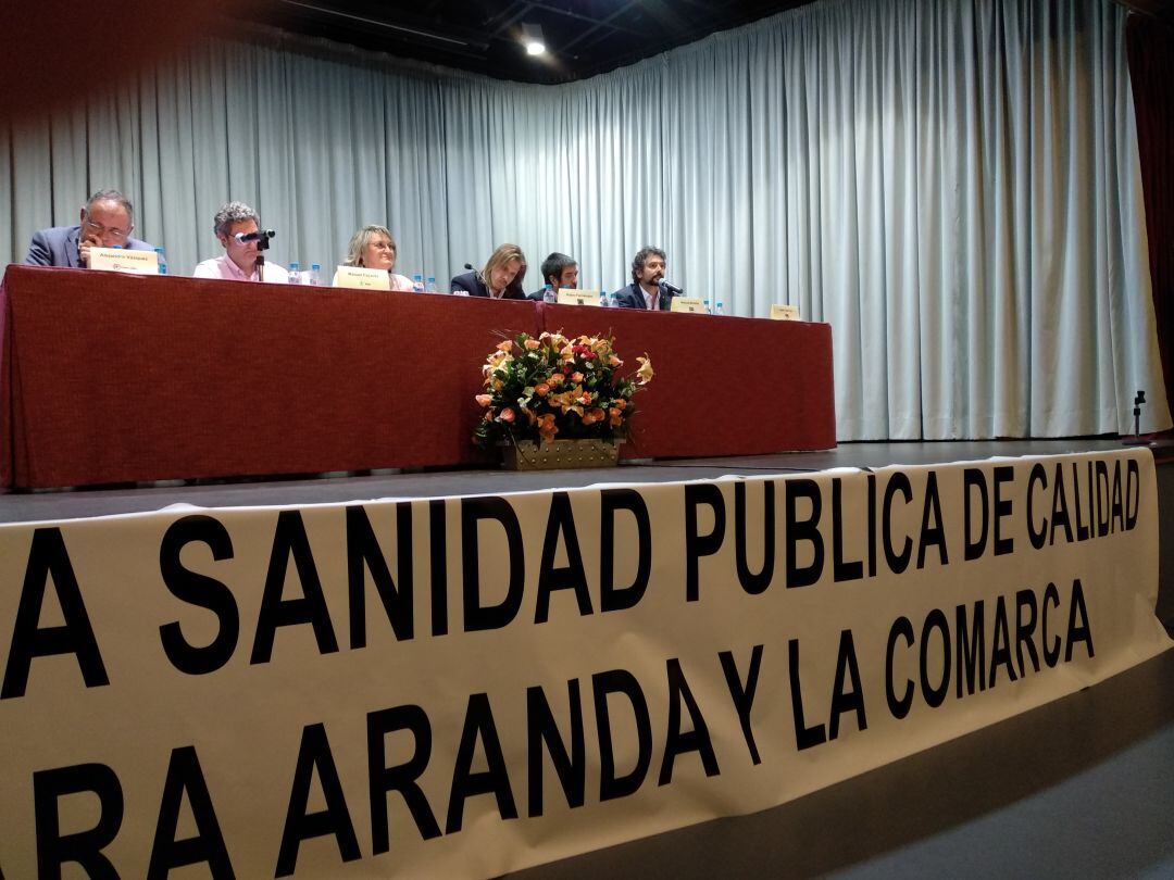 Mesa redonda organizada por la Coordinadora por la Sanidad en Aranda y la Ribera con representantes de cinco partidos del parlamento regional
