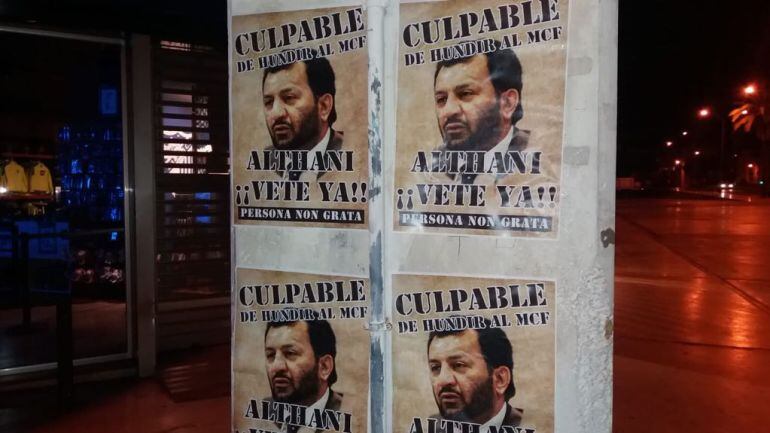 Imagen de los cárteles contra el jeque Al-Thani