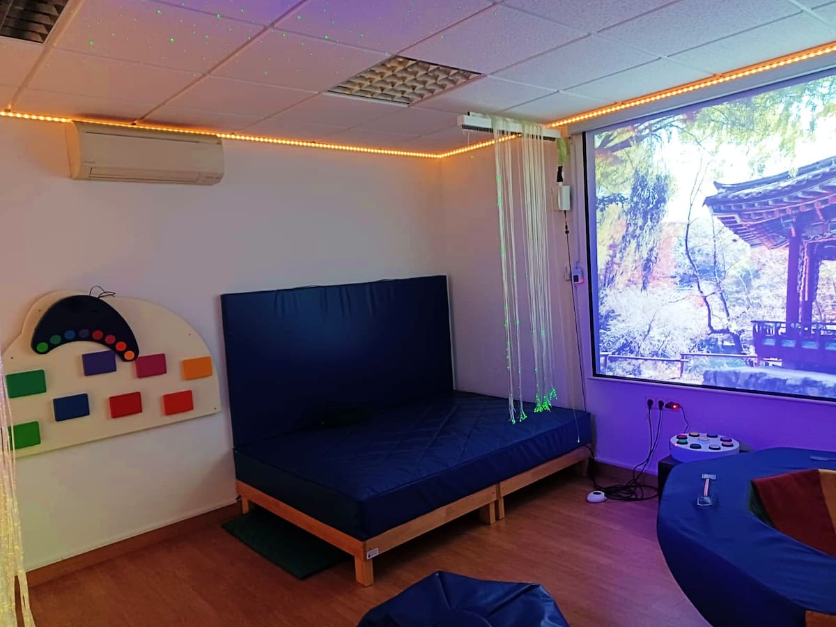 El centro ocupacional de Leganés ultima su renovada sala multisensorial para usuarios “gravemente afectados”