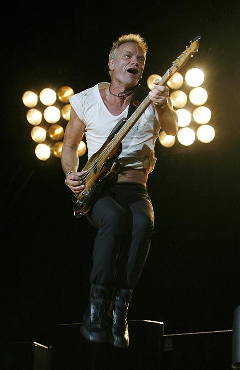 Sting, en un momento de euforia durante el concierto.