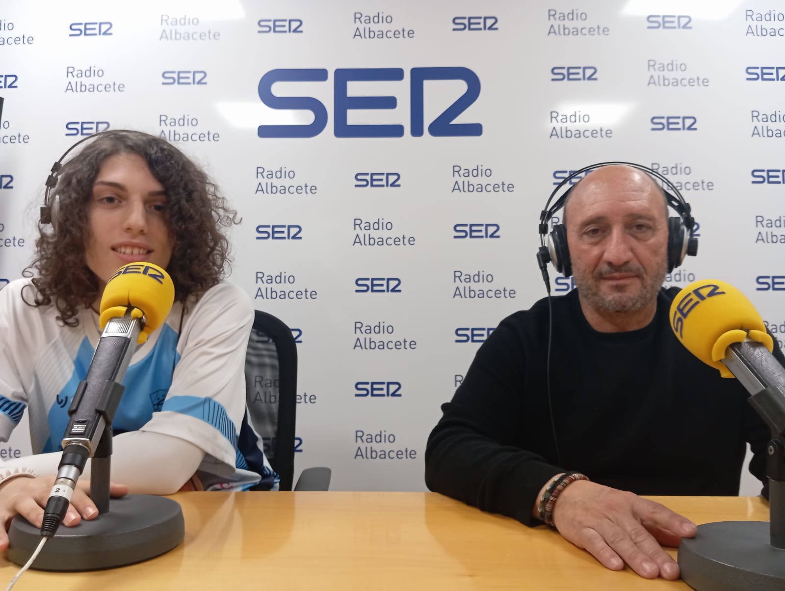 Aura Pacheco, junto a su padre en Radio Albacete