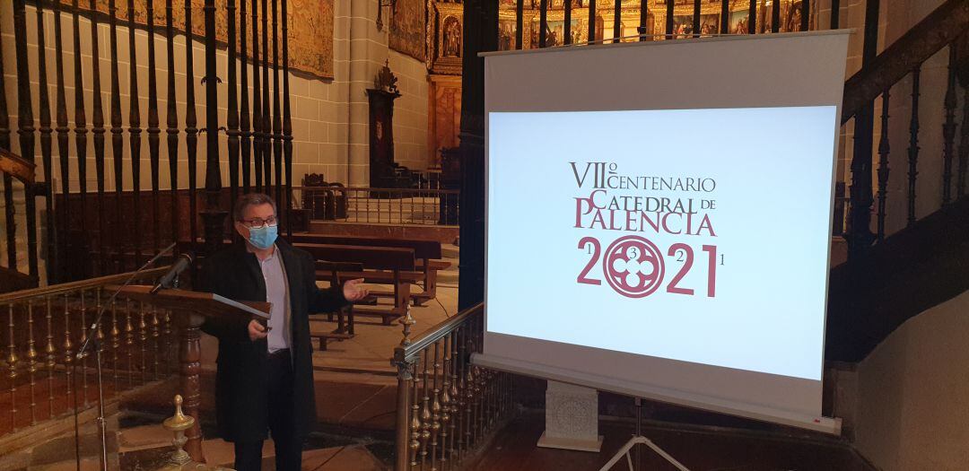 Ignacio Vela, autor del logotipo, presenta la imagen gráfica del VII Centenario de la Catedral de Palencia