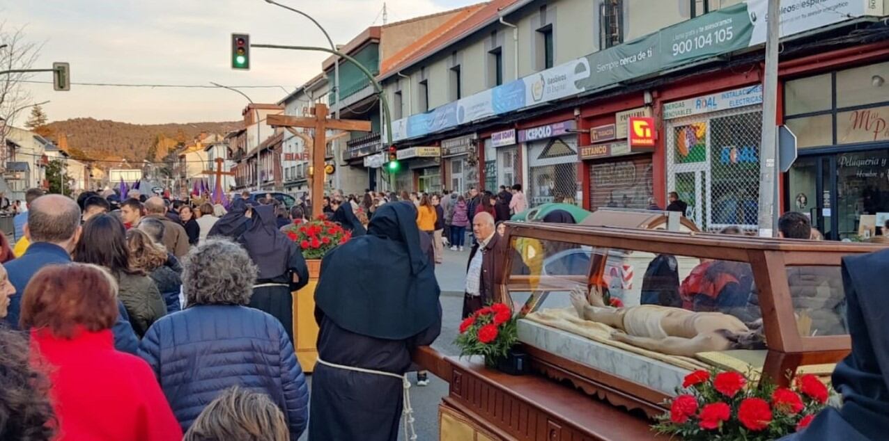 Procesión de Viernes Santo por la travesía de San Rafael