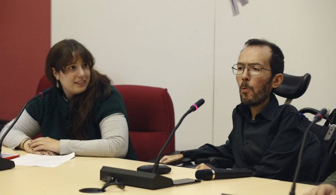 El eurodiputado Pablo Echenique durante la rueda de prensa que ha ofrecido en Madrid para presentar el documento de consenso Sumando Podemos