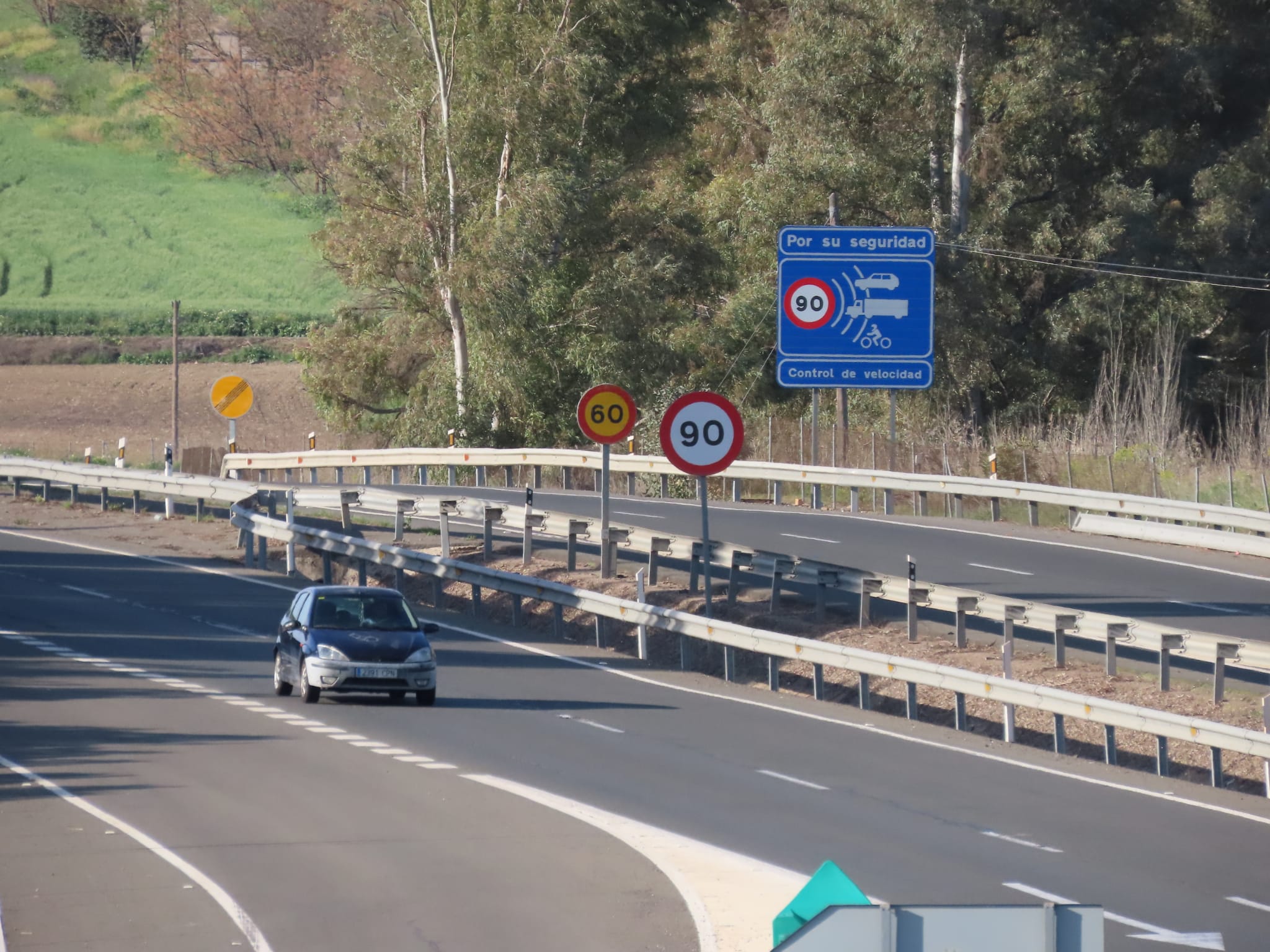 Señalización de aviso de radares en la Cuesta del Espino en Córdoba