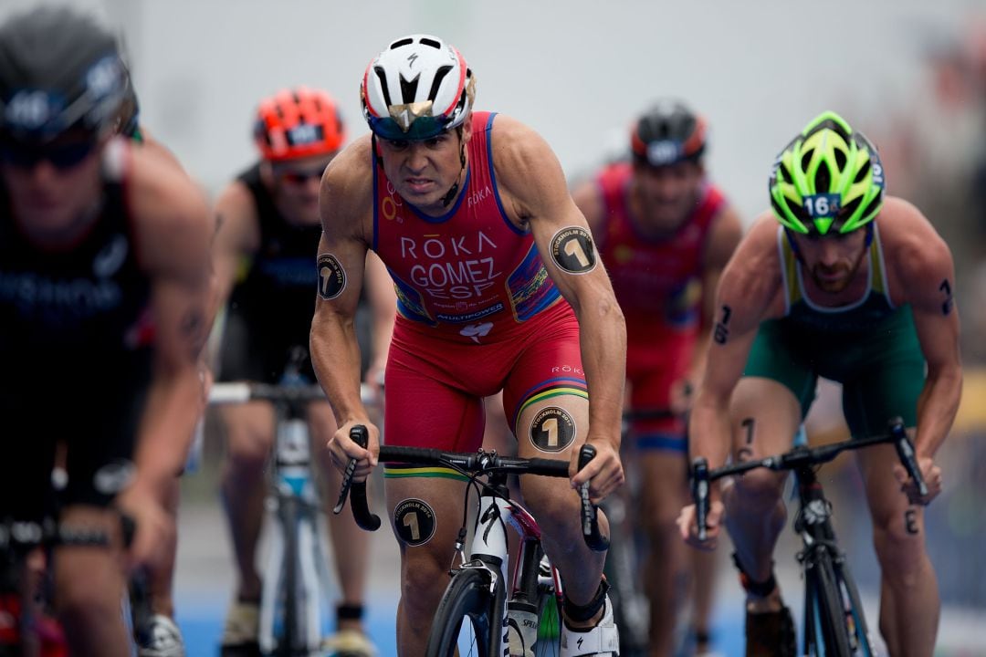 Gómez Noya enfila la remontada en bici en la prueba mundial de Estocolmo