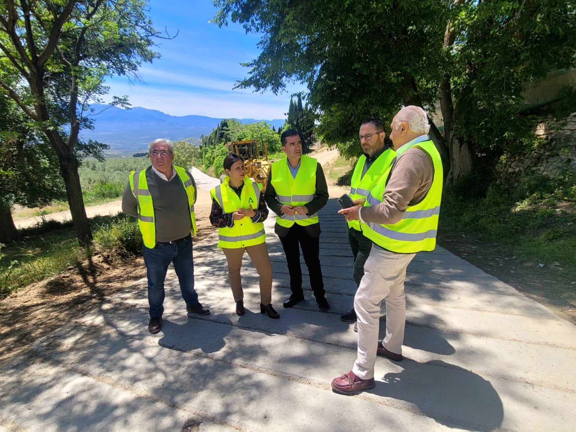 Visita a las obras de uno de los caminos rurales