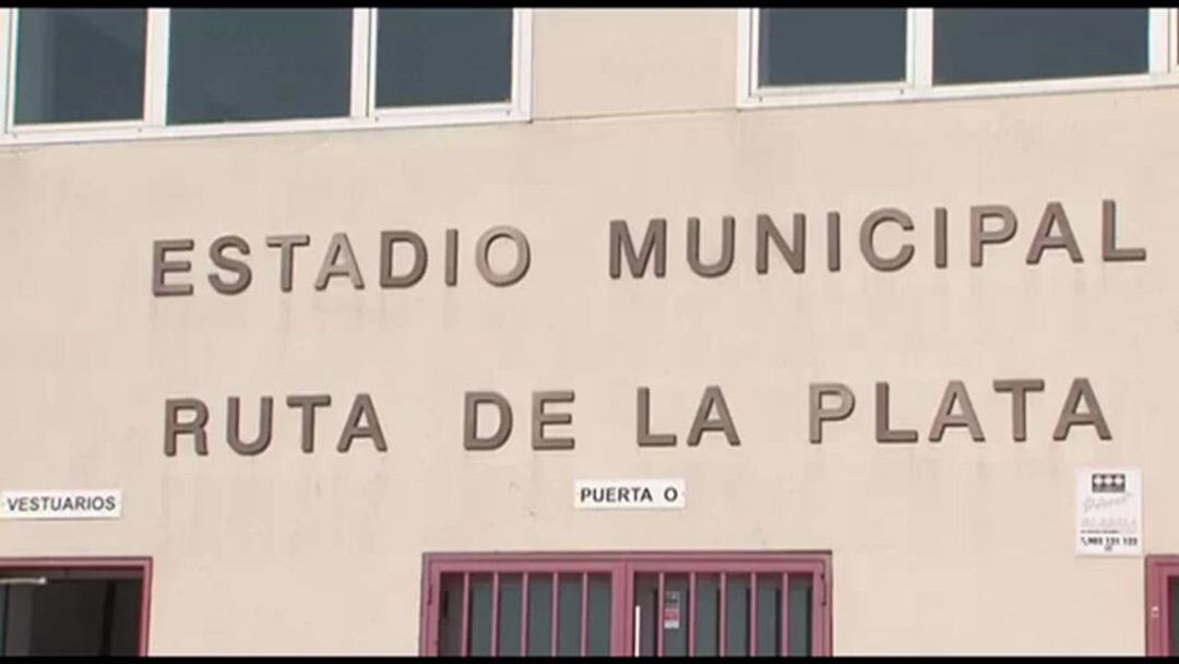 Fachada del Ruta de la Plata. Como puede leerse, instalación municipal