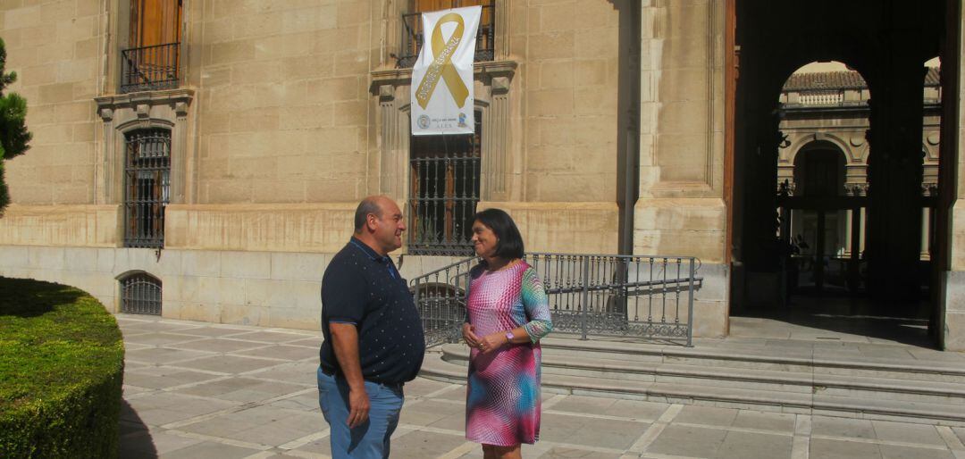 El presidente de ALES, Juan Galera, y la vicepresidenta de la Diputación, Paqui Medina.