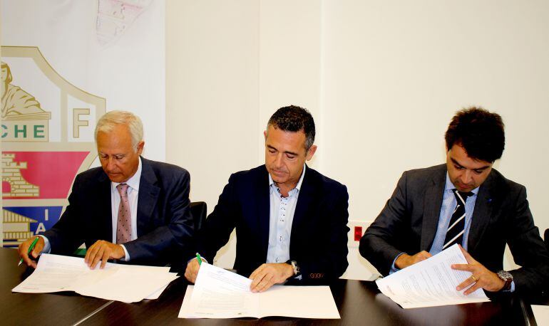 Firma del convenio entre el Hospital del Vinalopó y el Elche C.F.