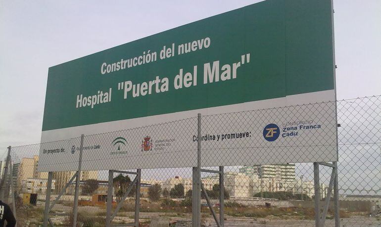 Cartel de Obra en el sola cedido por Zona Franca para el nuevo hospital del SAS