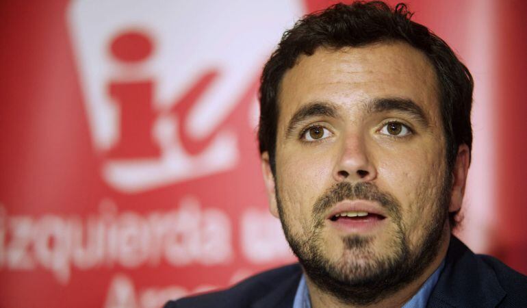 El candidato de Izquierda Unida (IU) a la Presidencia del Gobierno de España, Alberto Garzón, en una rueda de prensa esta tarde en el Museo Romano de Zaragoza