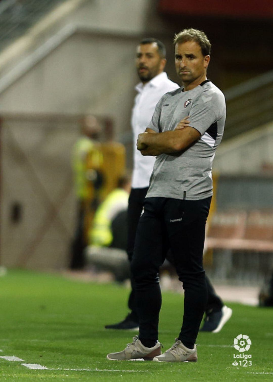 Arrasate, entrenador del Club Atlético Osasuna, durante un partido de la temporada.