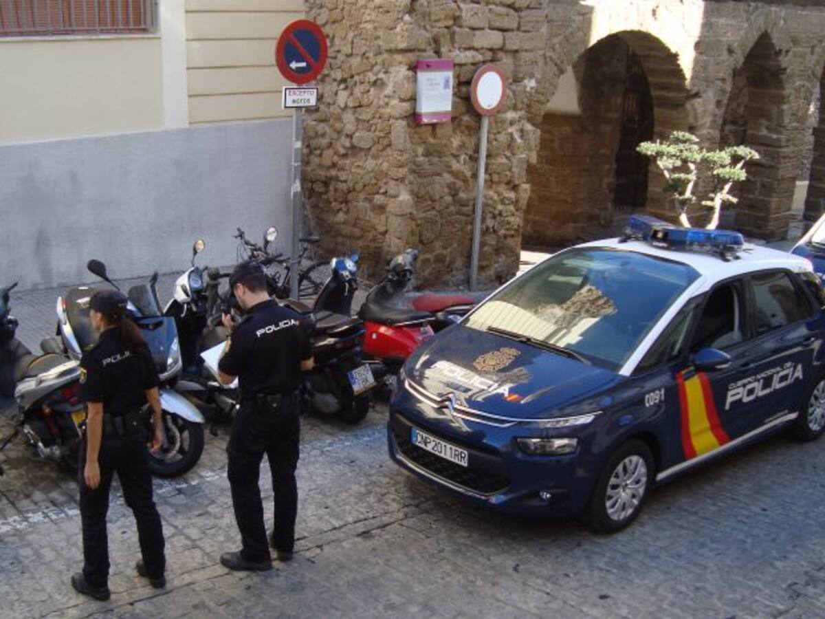 Prisión sin fianza para la mujer detenida por asesinar a dos de sus hijas e intentar matar a una tercera