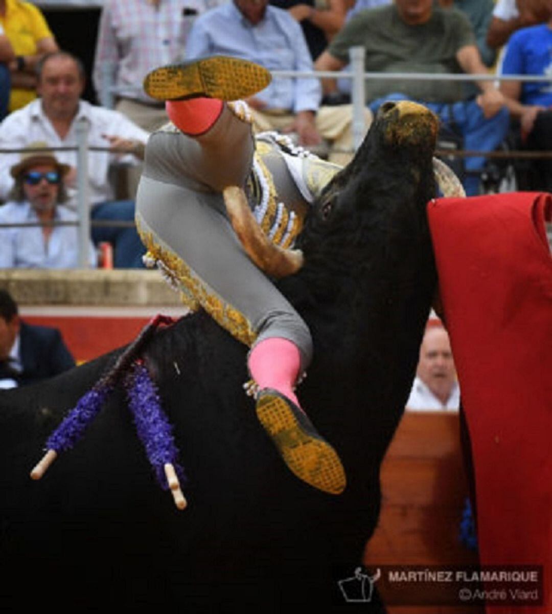 Momento exacto de la cogida de ayer