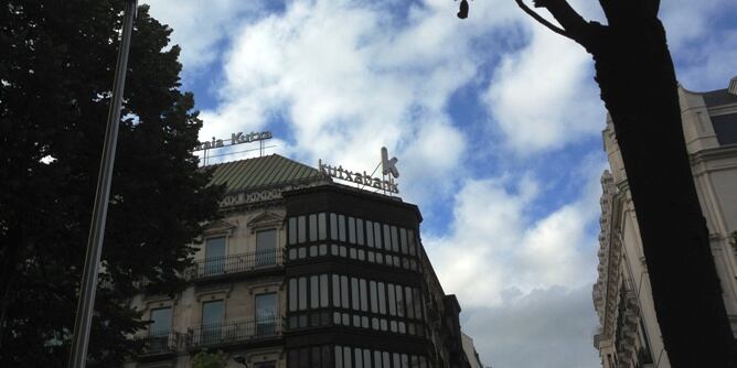 Uno de los edificios de Kutxabank en la Gran Vía bilbaína