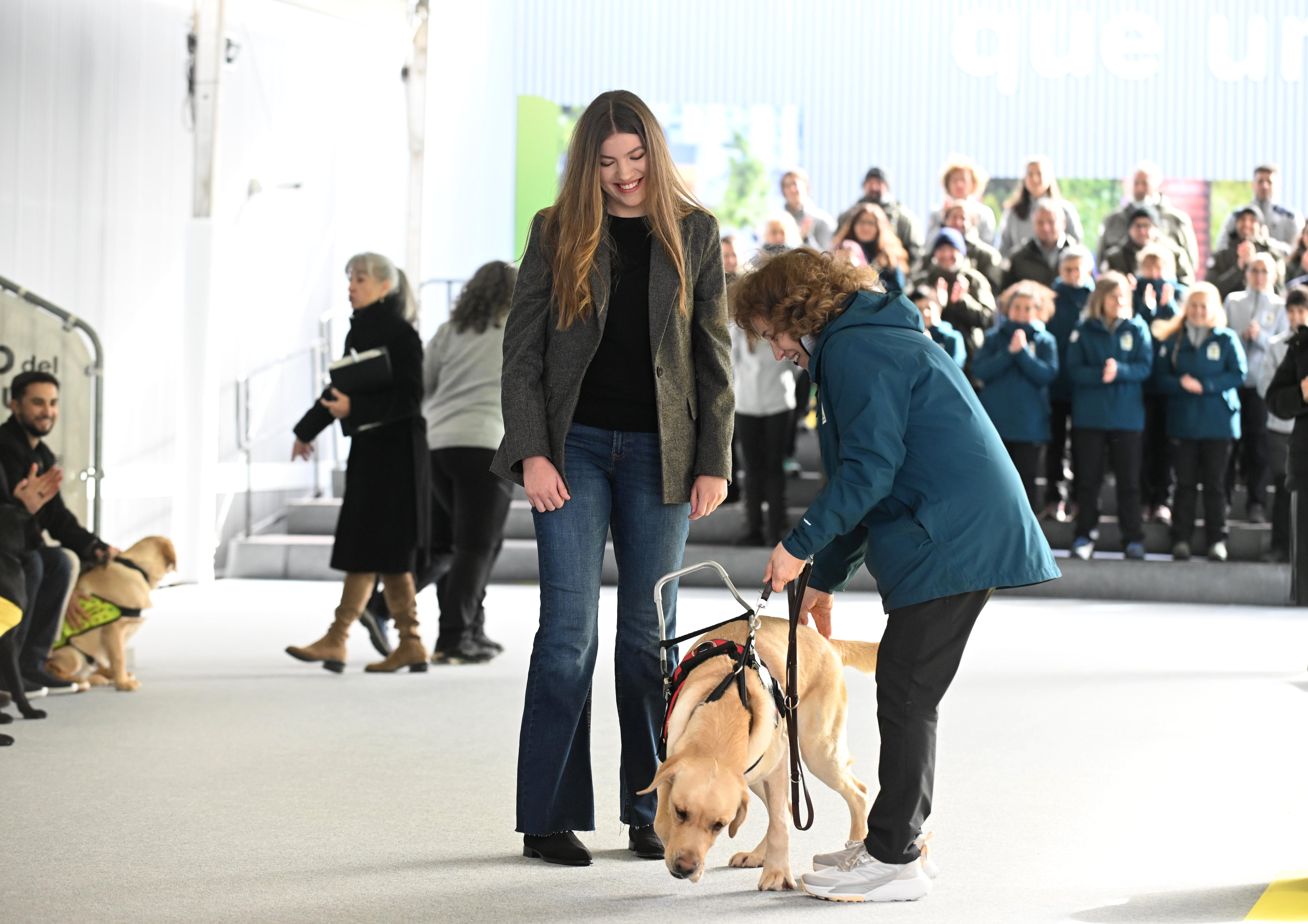 La infanta Sofía visita el centro de entrenamiento de perros guía de la ONCE