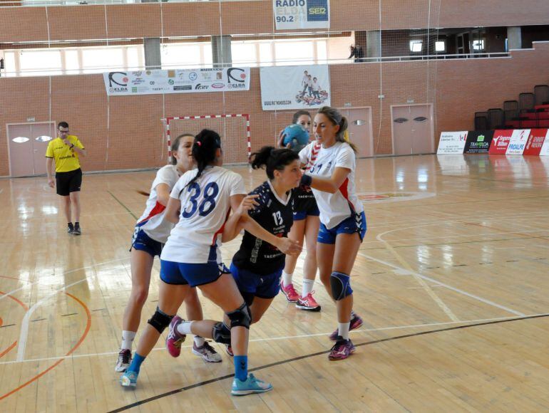 La defensa visitante funcionó 