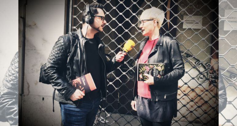 Entrevista a Marta Magrinyà davant La Ferreteria de la Plaça de la Farinera de Reus