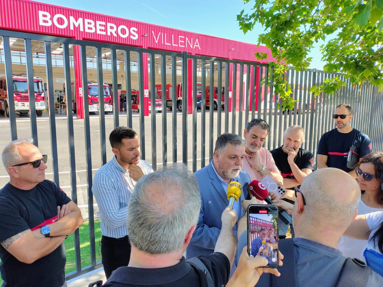 Visita y reunión en el parque de bomberos
