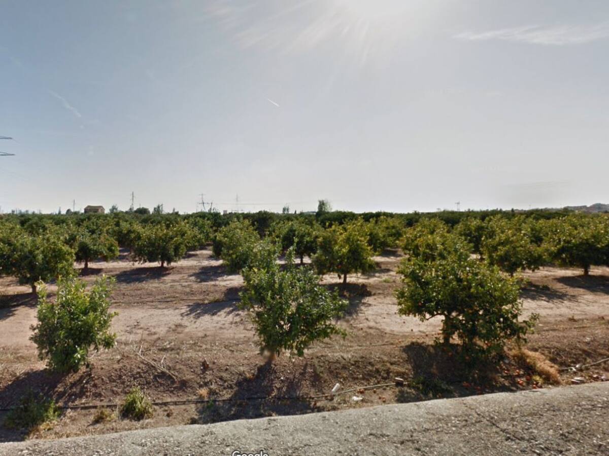 Un hombre sufre quemaduras en el 75% de su cuerpo en un incendio en el Camí Fondo de Castelló