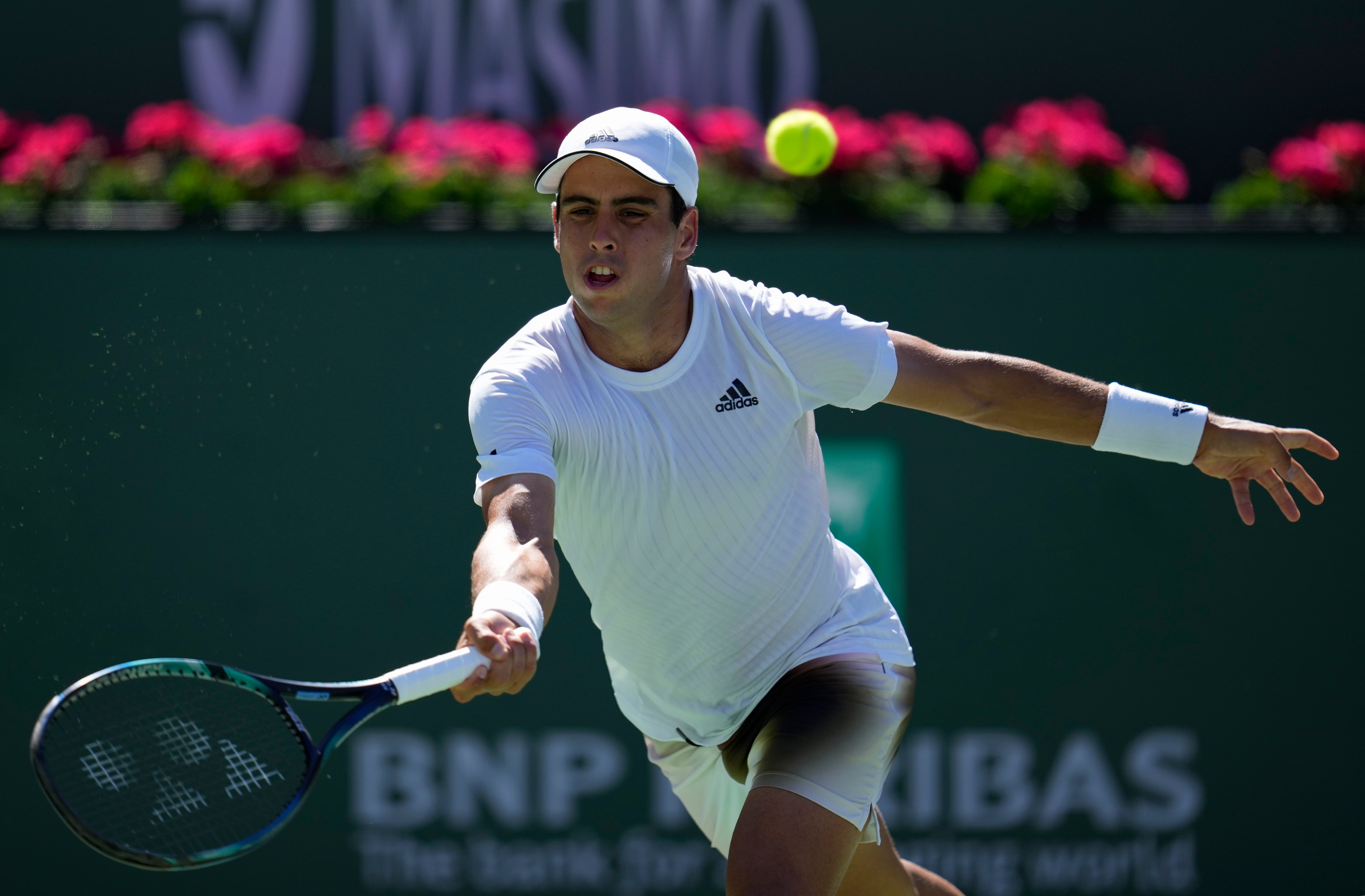 Indian Wells (United States), 15/03/2022.- Jaume Munar of Spain in action against Taylor Fritz of the United States during the BNP Paribas Open tennis tournament at the Indian Wells Tennis Garden in Indian Wells, California, USA, 15 March 2022. The tennis tournament runs from 07-20 March 2022. (Tenis, Abierto, España, Estados Unidos) EFE/EPA/RAY ACEVEDO
