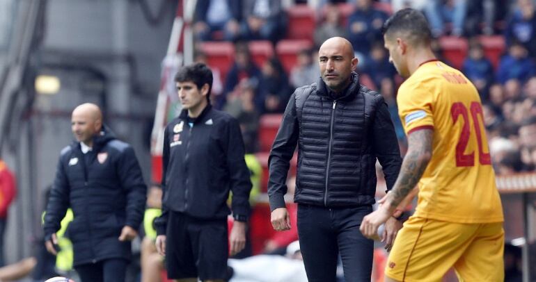 GRA151. GIJÓN (ASTURIAS) 29.10.2016.- El entrenador del Sporting, Abelardo Fernández durante el partido de la décima jornada de Liga de Primera División disputado hoy en el estadio de El Molinón. EFE-J.L. Cereijido