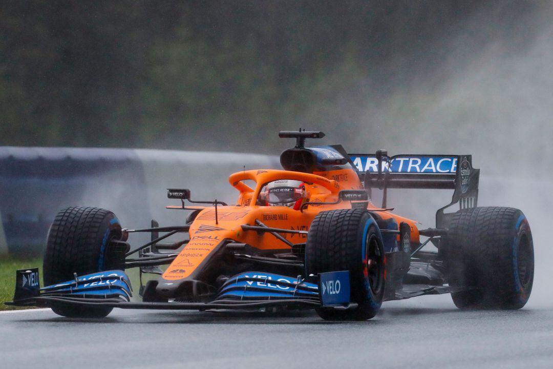 Carlos Sainz, bajo la lluvia