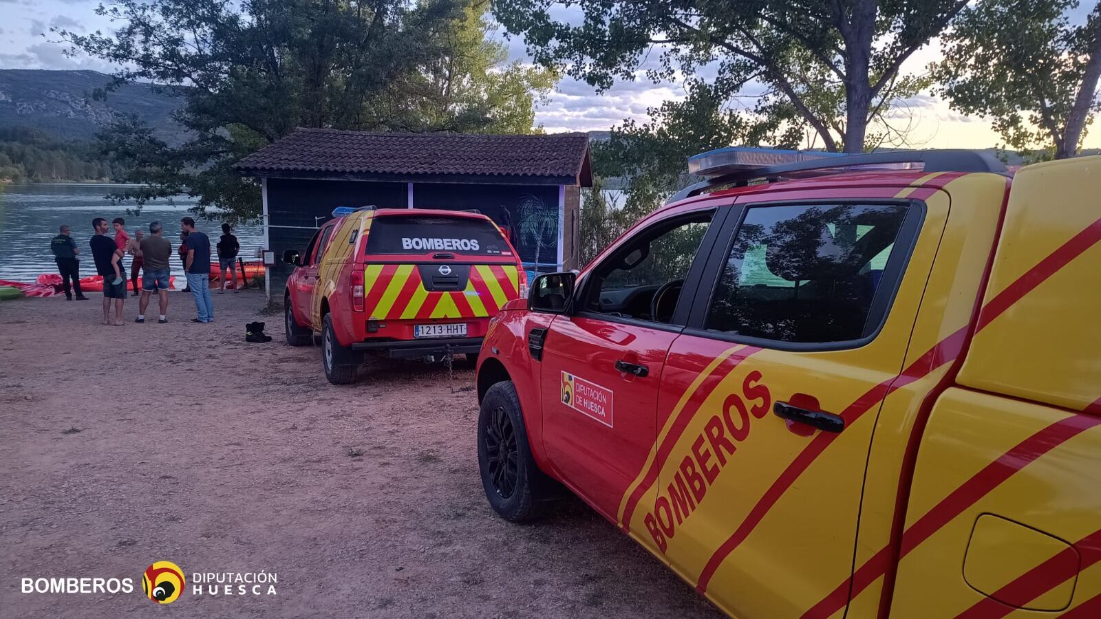 Los bomberos de la DPH buscando al desaparecido en el embalse de Barasona